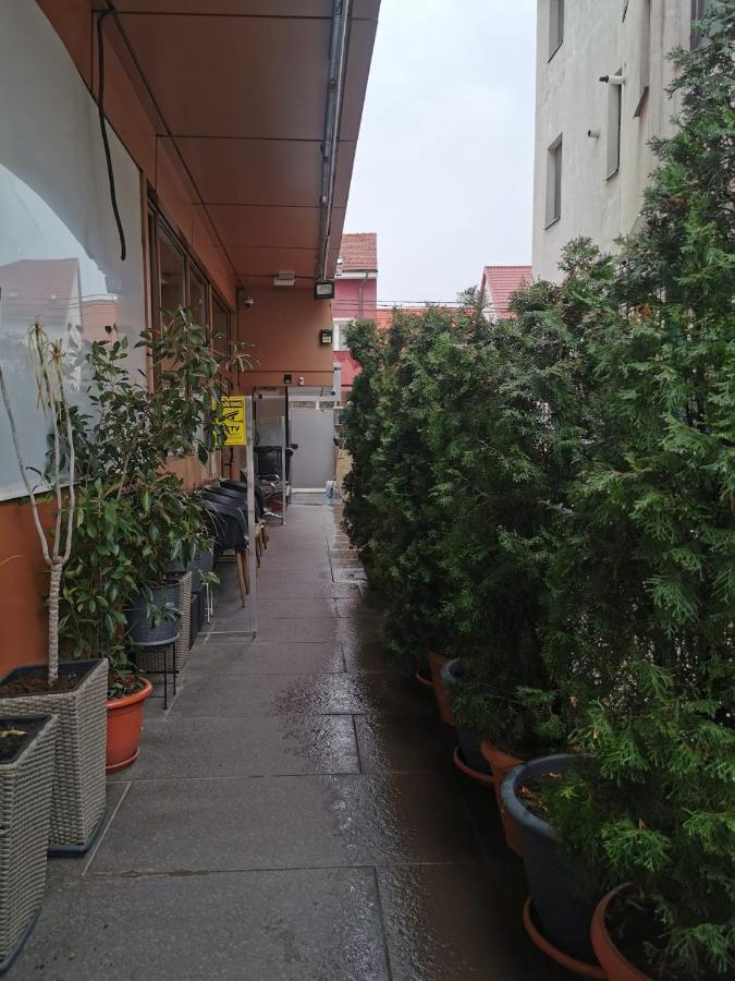 Hotel Nevis Fundeni Bucarest Esterno foto