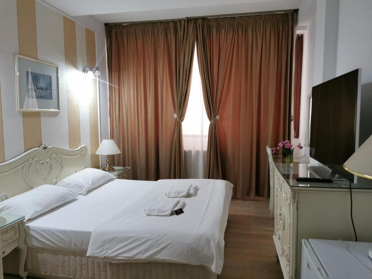 Hotel Nevis Fundeni Bucarest Esterno foto